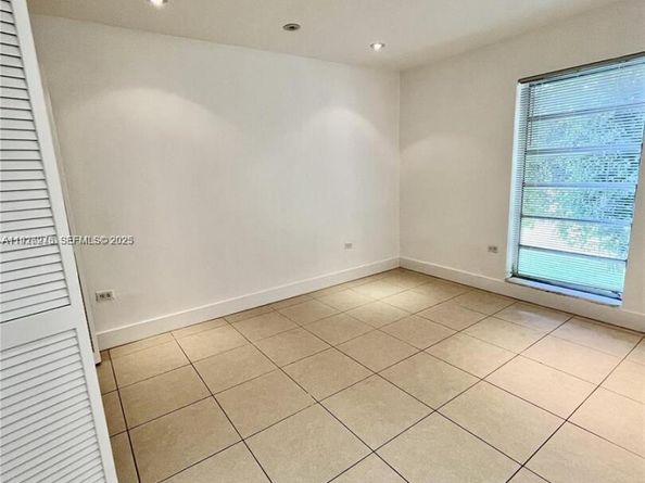 7250 SW 94th Pl B6, Miami FL 33173