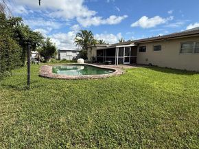 20730 NE Miami Ct, Miami Gardens FL 33179