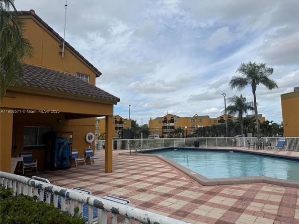 9735 Fontainebleau Blvd G205, Miami FL 33172