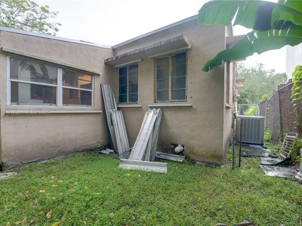 660 NE 67th St, Miami FL 33138