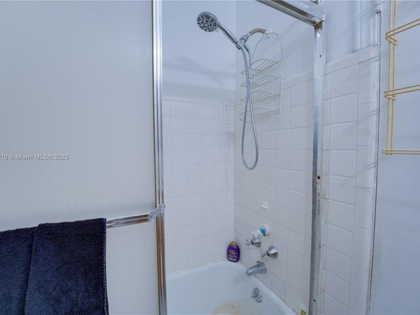660 NE 67th St, Miami FL 33138