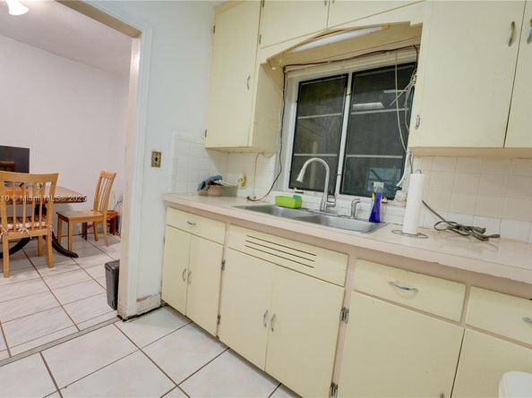 660 NE 67th St, Miami FL 33138