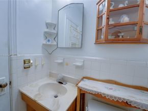660 NE 67th St, Miami FL 33138