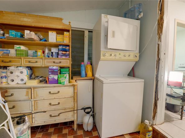 660 NE 67th St, Miami FL 33138