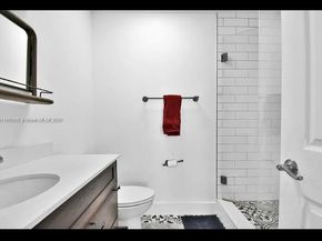 985 NE 33rd Ter 201, Homestead FL 33033