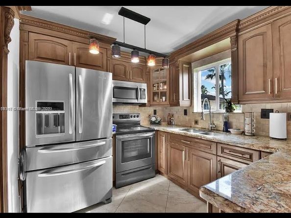 985 NE 33rd Ter 201, Homestead FL 33033