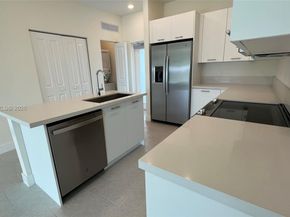 8167 NW 41st St E307, Doral FL 33166
