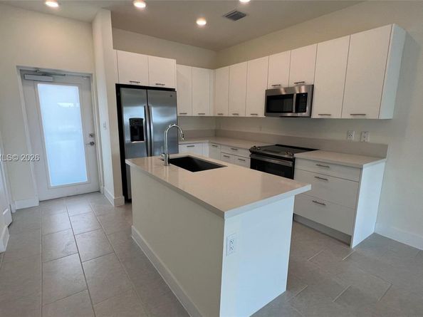 8167 NW 41st St E307, Doral FL 33166
