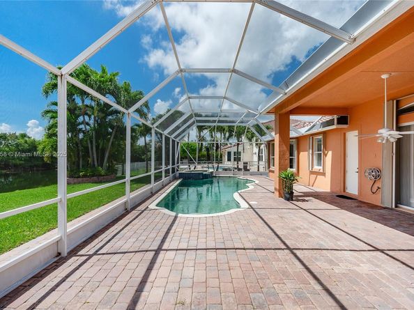1001 SW 189th Ave, Pembroke Pines FL 33029