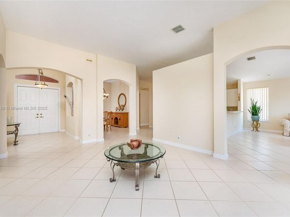 1001 SW 189th Ave, Pembroke Pines FL 33029