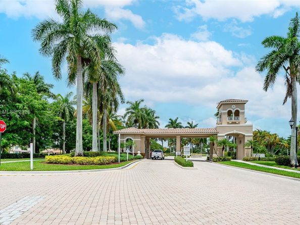1001 SW 189th Ave, Pembroke Pines FL 33029