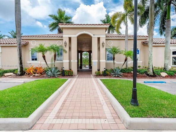 1001 SW 189th Ave, Pembroke Pines FL 33029