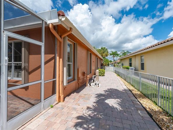 1001 SW 189th Ave, Pembroke Pines FL 33029