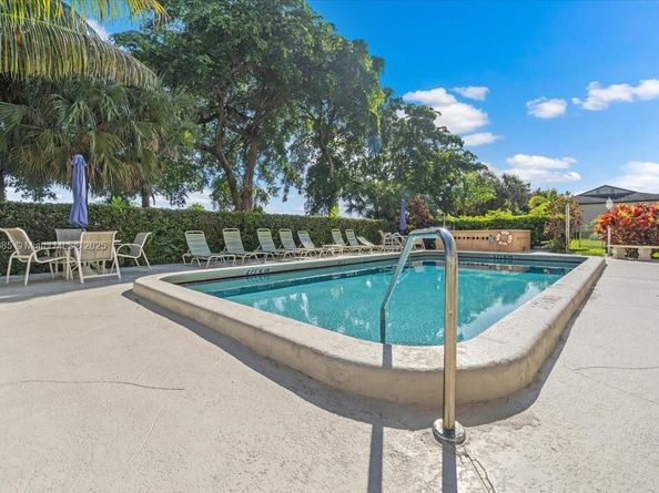 4100 Crystal Lake Dr 302, Deerfield Beach FL 33064