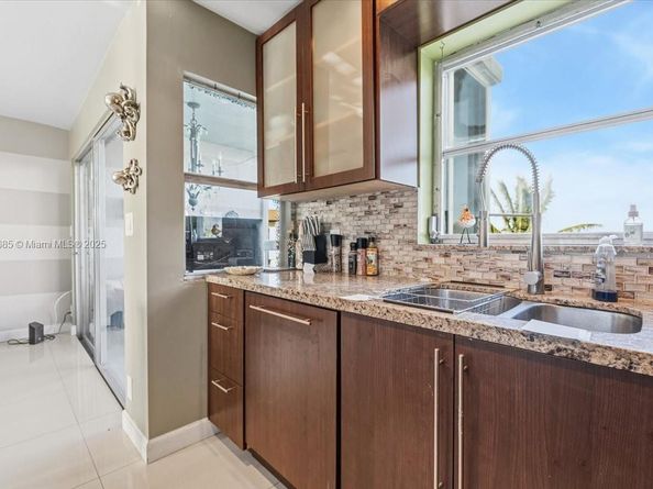 4100 Crystal Lake Dr 302, Deerfield Beach FL 33064