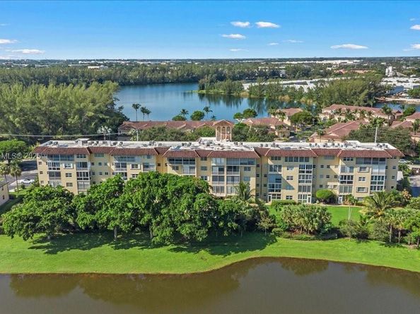 4100 Crystal Lake Dr 302, Deerfield Beach FL 33064