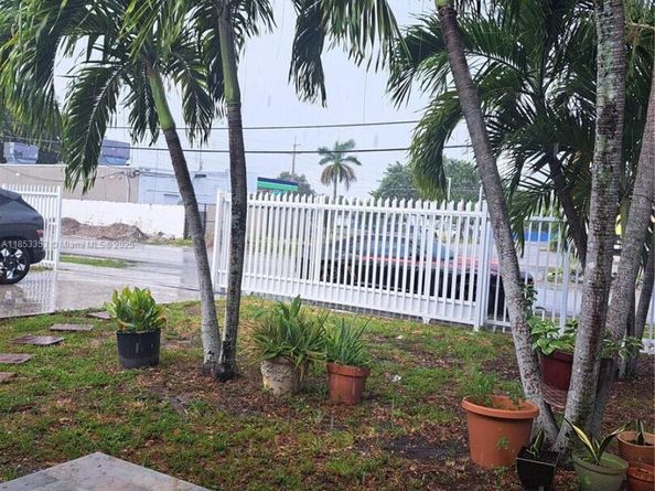 3900 SW 30th St, West Park FL 33023