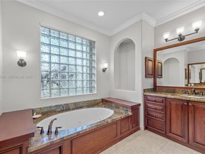 1470 Victoria Isle Dr, Weston FL 33327