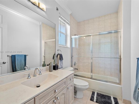 1470 Victoria Isle Dr, Weston FL 33327