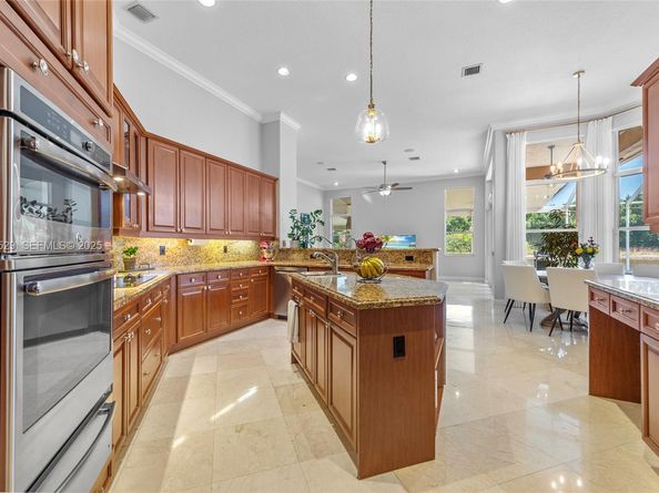 1470 Victoria Isle Dr, Weston FL 33327