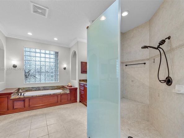 1470 Victoria Isle Dr, Weston FL 33327