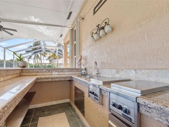 1470 Victoria Isle Dr, Weston FL 33327