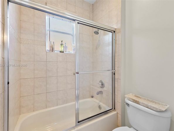 1470 Victoria Isle Dr, Weston FL 33327