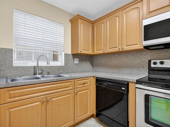 4291 W 10th Ct, Hialeah FL 33012