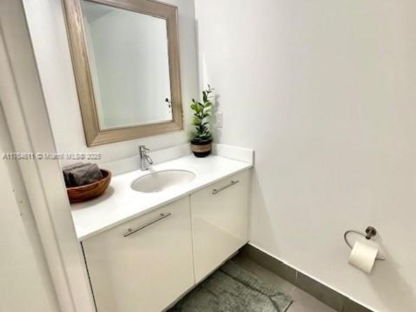 92 SW 3rd St 1410, Miami FL 33130