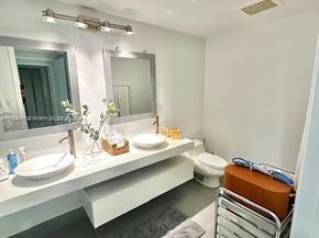 92 SW 3rd St 1410, Miami FL 33130