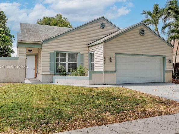 8651 SW 12th St, Pembroke Pines FL 33025