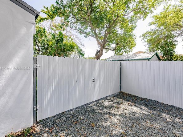 3180 NW 2nd St, Miami FL 33125