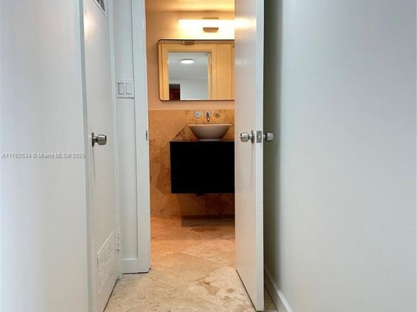 345 Ocean Dr 1022, Miami Beach FL 33139