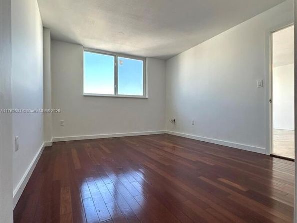 345 Ocean Dr 1022, Miami Beach FL 33139