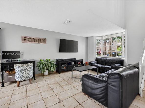 1260 NW 110th Ave, Plantation FL 33322