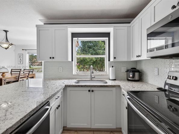 1260 NW 110th Ave, Plantation FL 33322