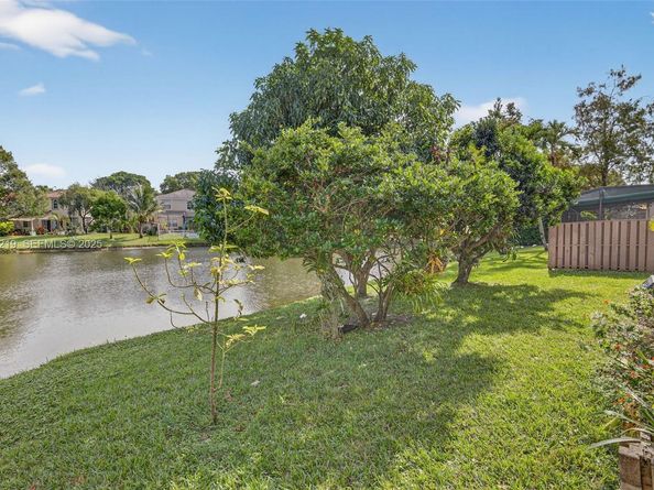 1260 NW 110th Ave, Plantation FL 33322