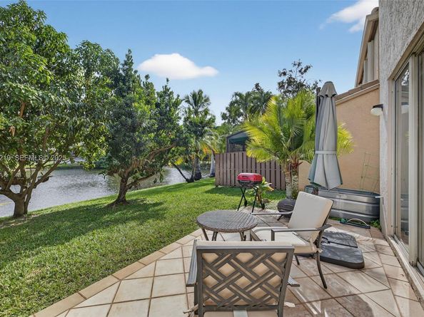 1260 NW 110th Ave, Plantation FL 33322