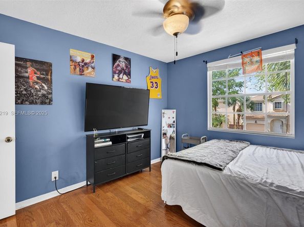 1260 NW 110th Ave, Plantation FL 33322