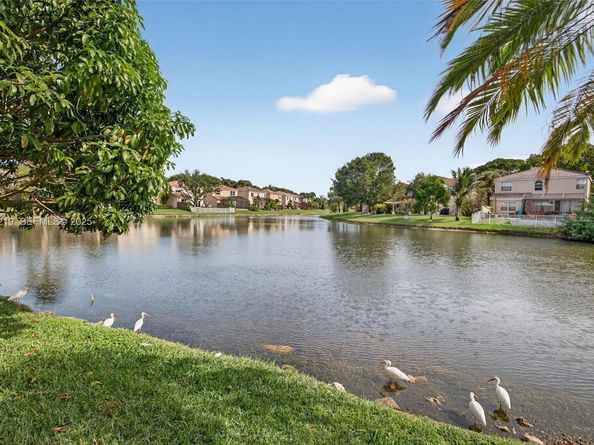 1260 NW 110th Ave, Plantation FL 33322