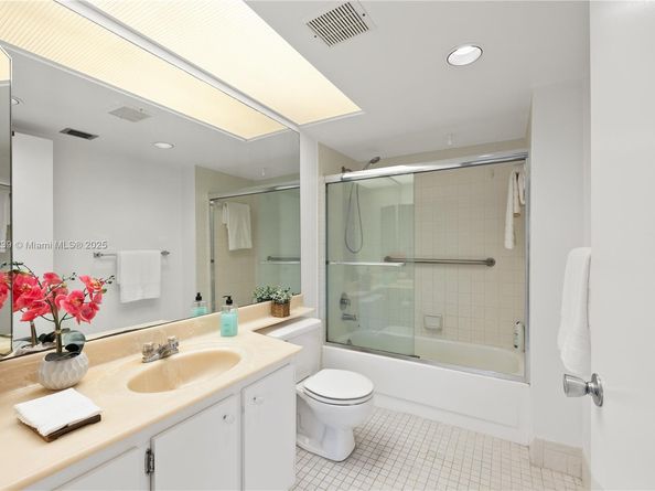 901 SW 128th Ave 212E, Pembroke Pines FL 33027