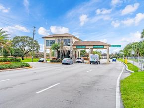 901 SW 128th Ave 212E, Pembroke Pines FL 33027