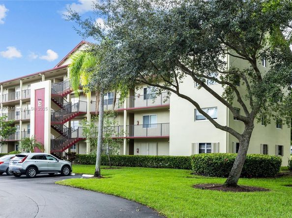 901 SW 128th Ave 212E, Pembroke Pines FL 33027