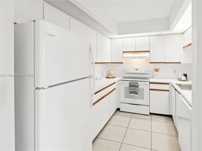 901 SW 128th Ave 212E, Pembroke Pines FL 33027