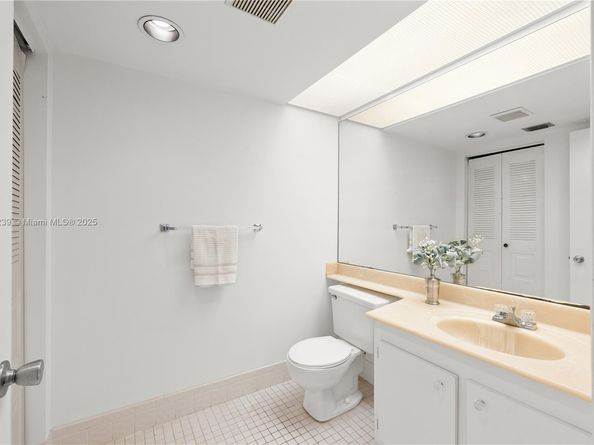 901 SW 128th Ave 212E, Pembroke Pines FL 33027