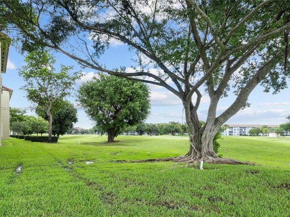 901 SW 128th Ave 212E, Pembroke Pines FL 33027