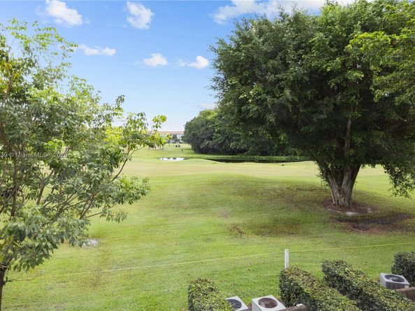 901 SW 128th Ave 212E, Pembroke Pines FL 33027