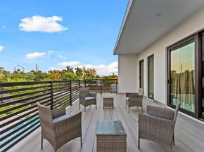 81 S Royal Poinciana Blvd, Miami Springs FL 33166