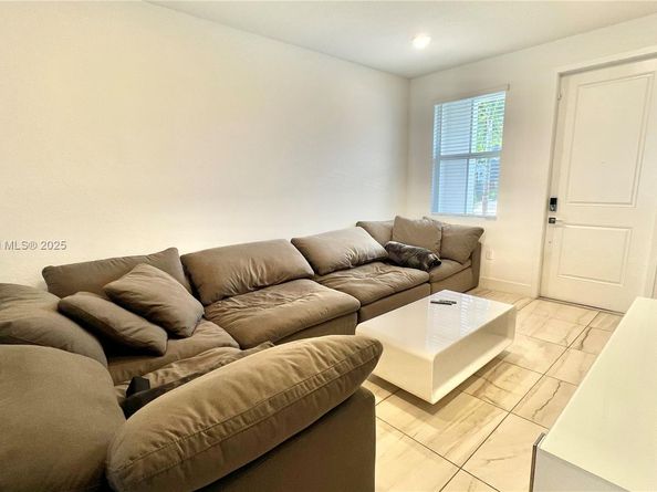 181 SW 170th Ave, Pembroke Pines FL 33027