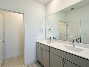 181 SW 170th Ave, Pembroke Pines FL 33027
